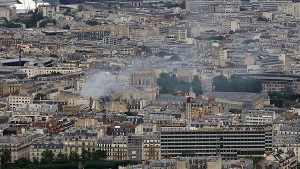 Число пострадавших при взрыве в доме в Париже увеличилось до 37<br />
