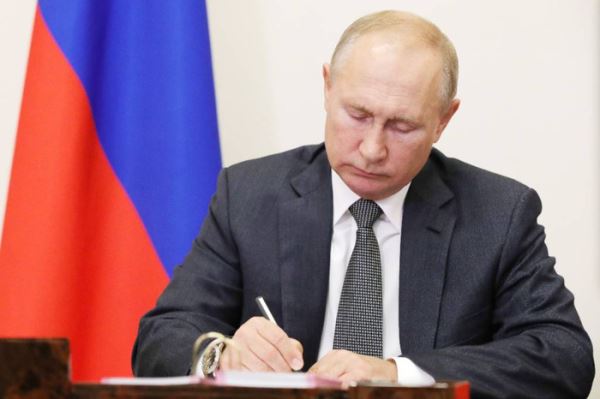 Владимир Путин подписал ряд законов для туротрасли