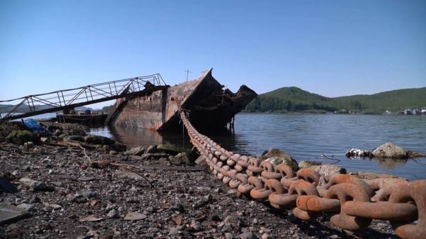 На Камчатке до конца года поднимут 30 затонувших судов