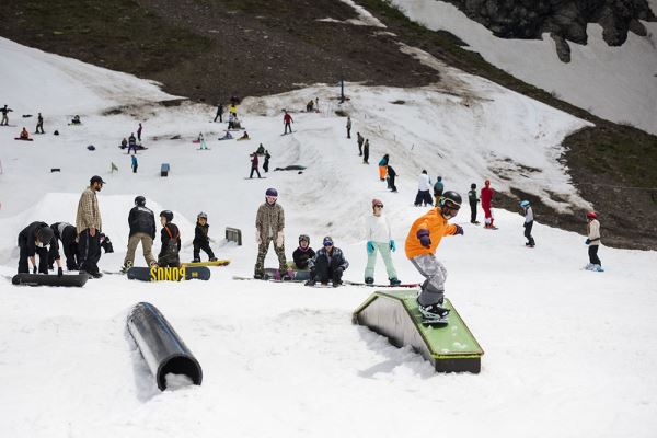 На Курорте Красная Поляна стартовал сезон бонусного катания на лыжах и сноубордах