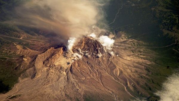 Пепел камчатского вулкана Шивелуч протянулся на 60 км<br />
