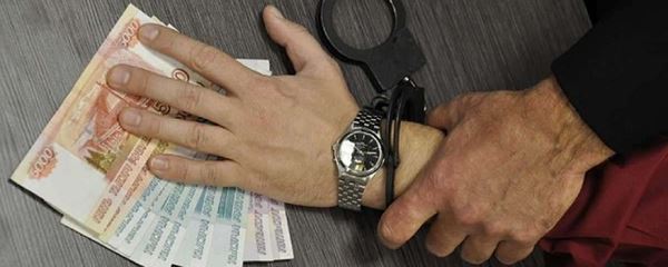В Саратове при получении крупной взятки задержаны два сотрудника РЖД
